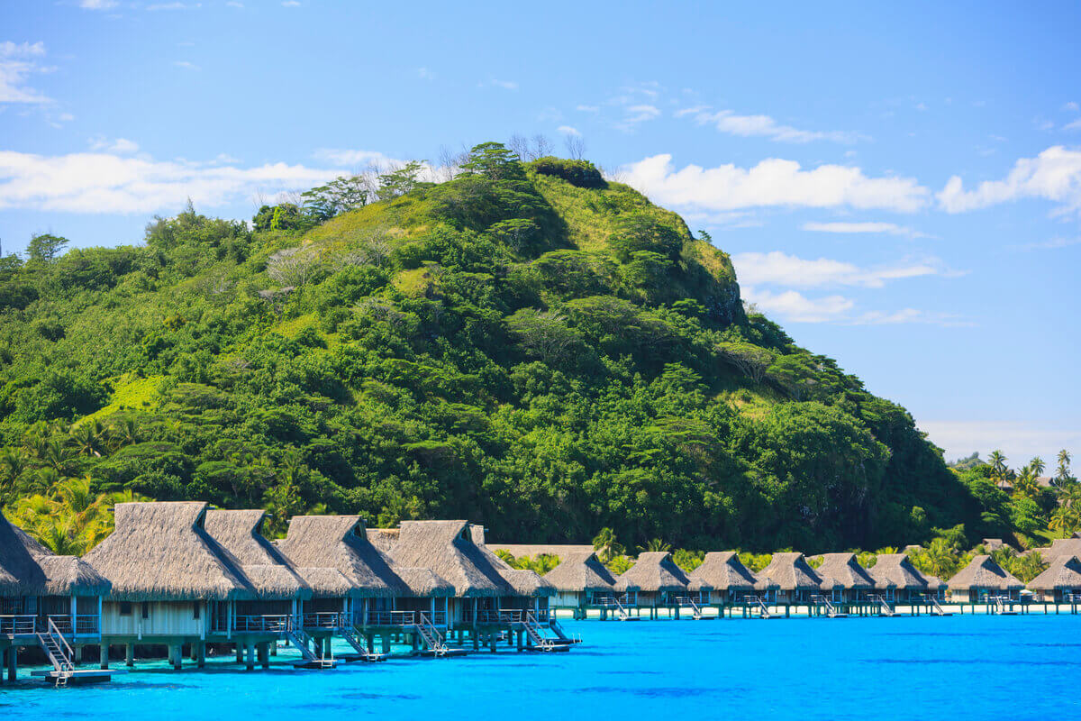 54036-tropical-resort-bora-bora-french-polynesia-AGBLDU3.jpg