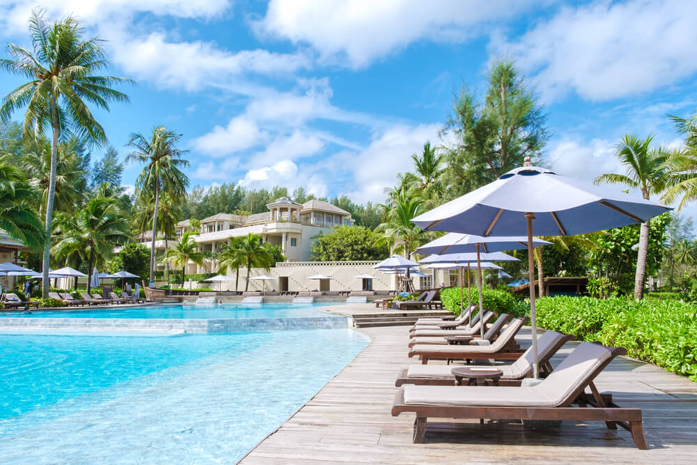 luxury-hotel-at-the-beach-of-khao-lak-thailand-be-R8B46VJ.jpg